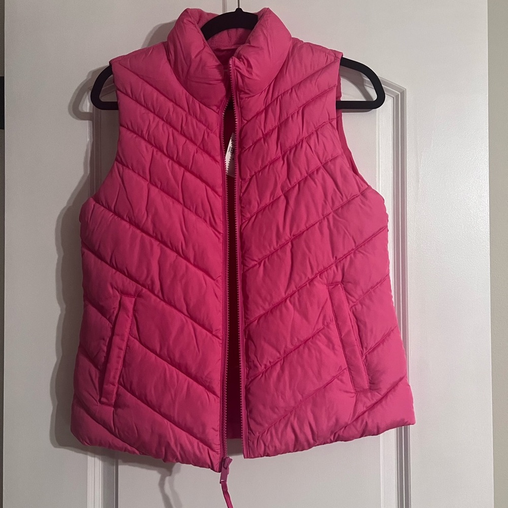NWT Women’s Gap pink puffer vest size small